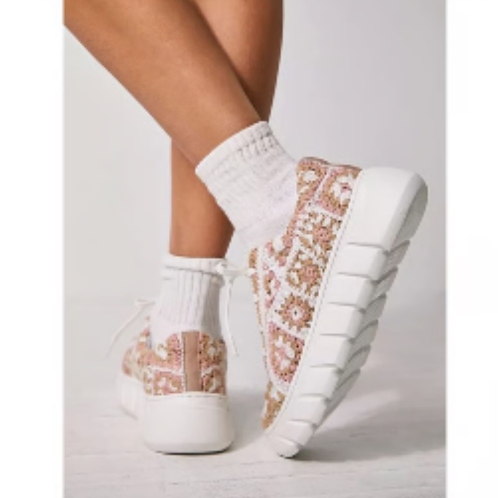 NWOB Free People Catch Me If You Can Crochet Platform Sneakers Size 38 - Picture 2 of 11